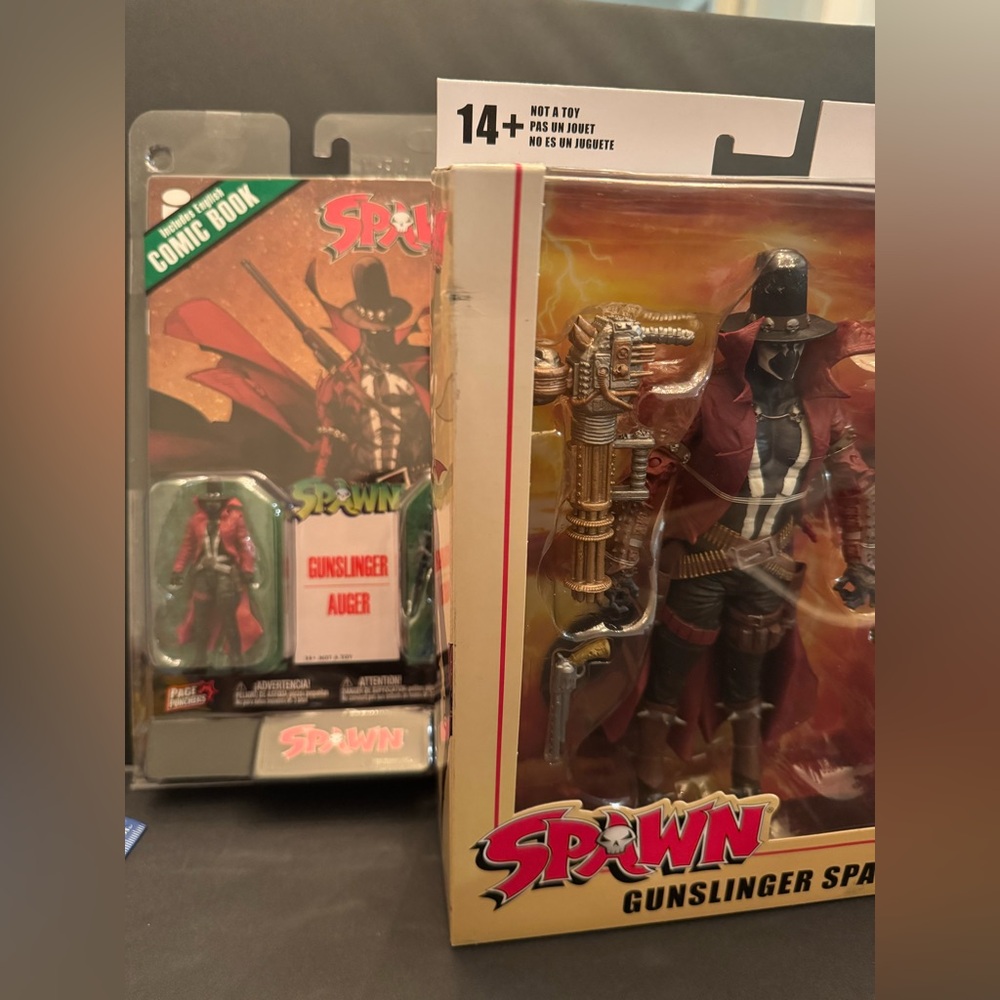 Spawn Gunslinger 7” Figure and Page Punchers with comic book & two 3” Figures